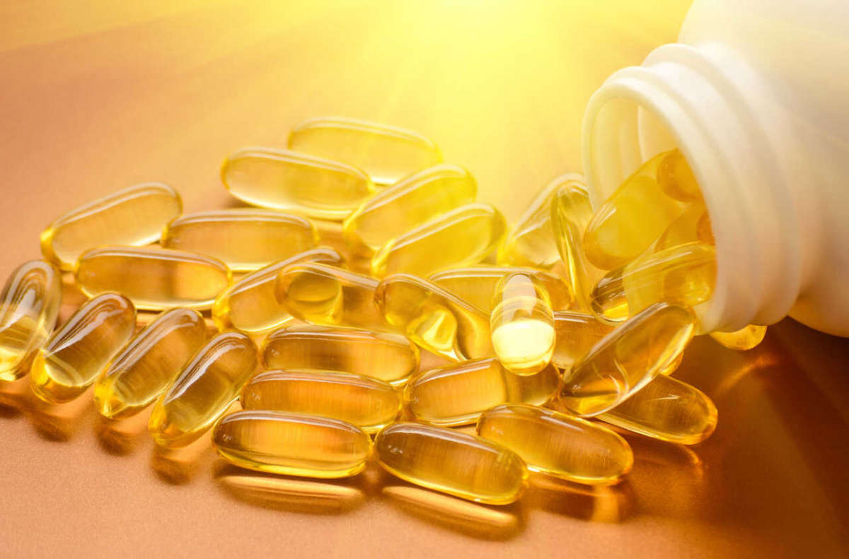 Fish,oil,capsules,with,omega,3,and,vitamin,d,in